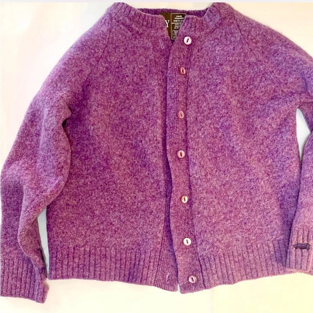 Lavender Scottish Shetland wool cardigan with pearl buttons, true vintage. - Picture 2 of 5